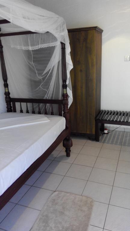 Surf Villa Hikkaduwa Ngoại thất bức ảnh