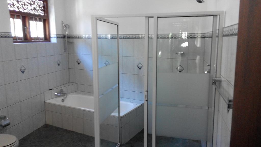 Surf Villa Hikkaduwa Ngoại thất bức ảnh