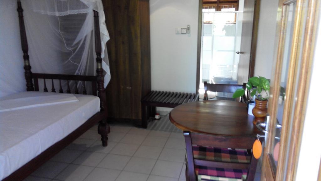 Surf Villa Hikkaduwa Ngoại thất bức ảnh
