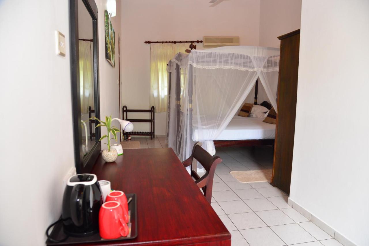 Surf Villa Hikkaduwa Ngoại thất bức ảnh
