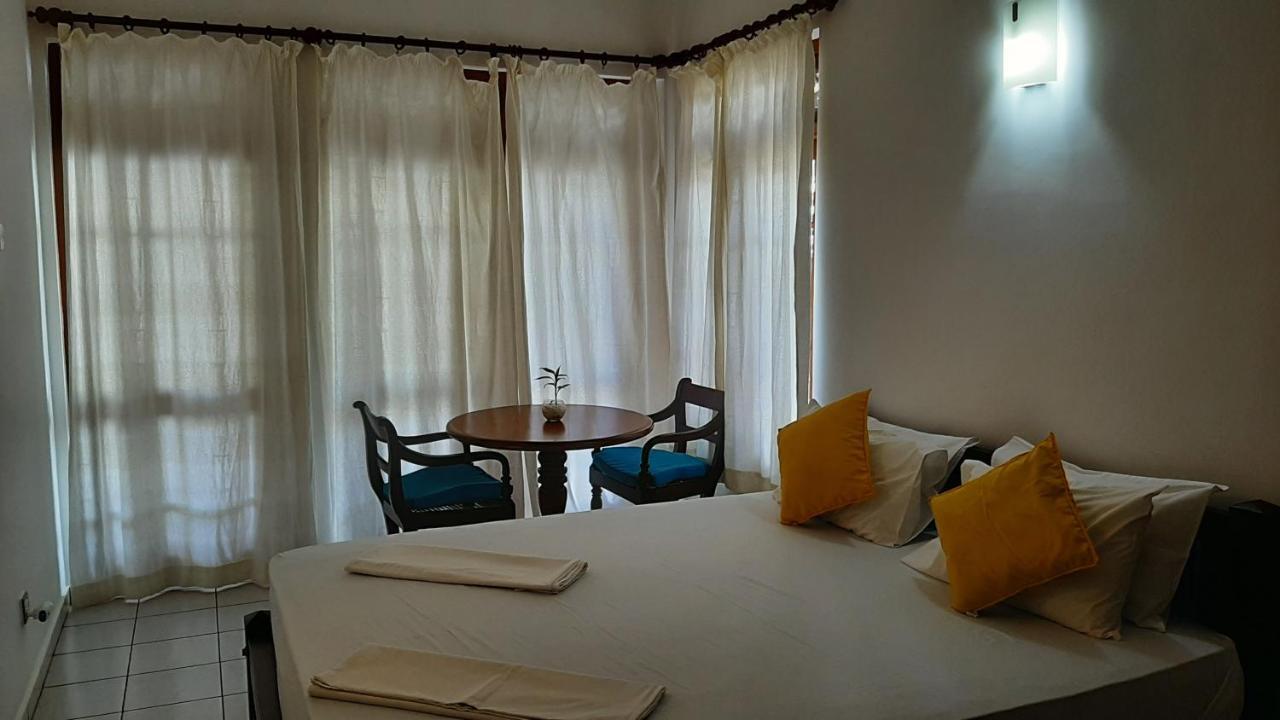 Surf Villa Hikkaduwa Ngoại thất bức ảnh